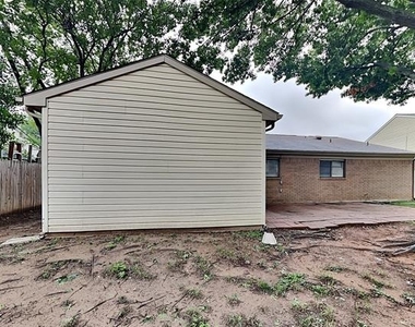 505 Yellowstone Drive - Photo Thumbnail 16