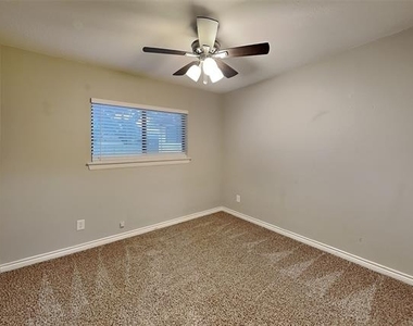505 Yellowstone Drive - Photo Thumbnail 13