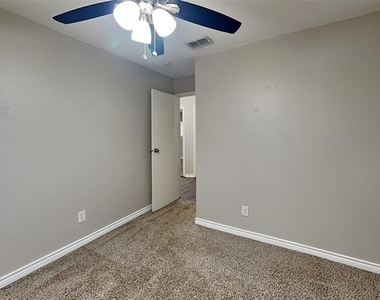 505 Yellowstone Drive - Photo Thumbnail 10