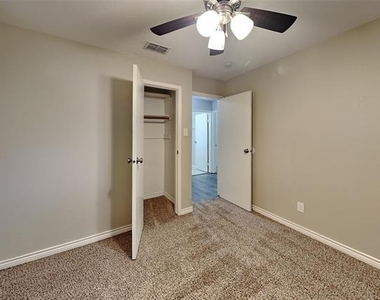 505 Yellowstone Drive - Photo Thumbnail 12