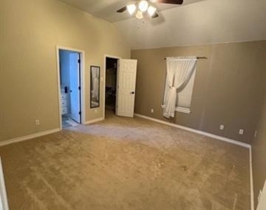 4001 Sera Drive - Photo Thumbnail 4
