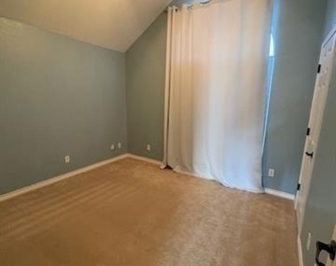 4001 Sera Drive - Photo Thumbnail 5