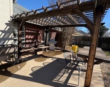 4001 Sera Drive - Photo Thumbnail 8
