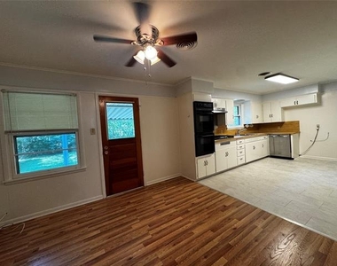2928 College Circle - Photo Thumbnail 10