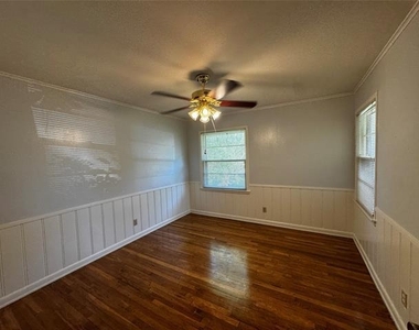 2928 College Circle - Photo Thumbnail 4