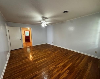 2928 College Circle - Photo Thumbnail 9