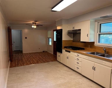 2928 College Circle - Photo Thumbnail 13