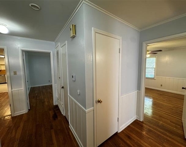 2928 College Circle - Photo Thumbnail 7