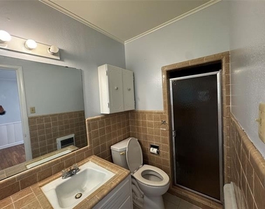 2928 College Circle - Photo Thumbnail 5