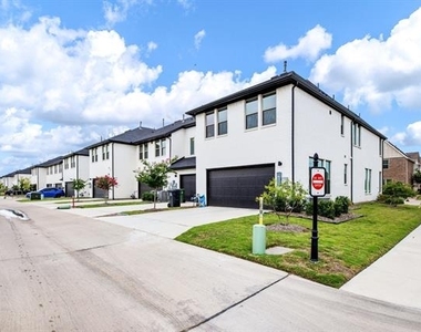 4502 Smokey Quartz Lane - Photo Thumbnail 4