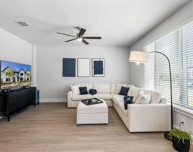 4502 Smokey Quartz Lane - Photo Thumbnail 12