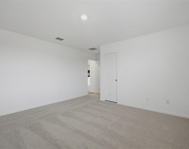 3719 Longleaf Drive - Photo Thumbnail 11