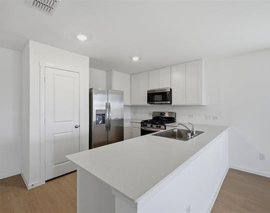 3719 Longleaf Drive - Photo Thumbnail 6