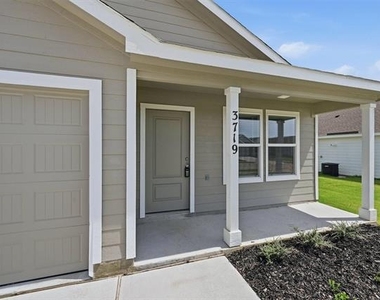 3719 Longleaf Drive - Photo Thumbnail 3