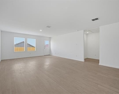3719 Longleaf Drive - Photo Thumbnail 8