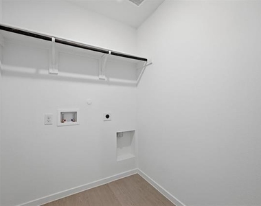 3719 Longleaf Drive - Photo Thumbnail 19