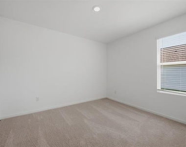 3719 Longleaf Drive - Photo Thumbnail 14