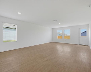 3719 Longleaf Drive - Photo Thumbnail 7