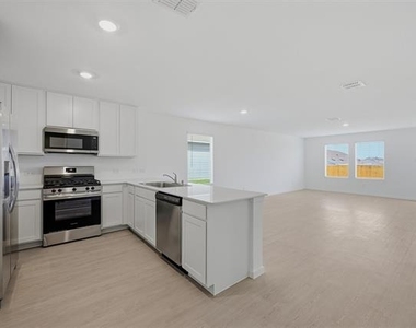 3719 Longleaf Drive - Photo Thumbnail 4