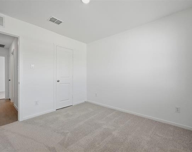 3719 Longleaf Drive - Photo Thumbnail 18