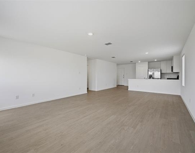 3719 Longleaf Drive - Photo Thumbnail 9