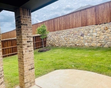 3954 Oak Creek Circle - Photo Thumbnail 5