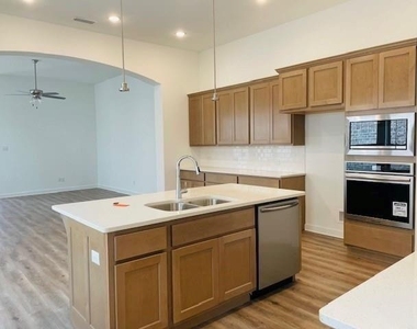 3954 Oak Creek Circle - Photo Thumbnail 1