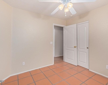 8190 W Behrend Drive - Photo Thumbnail 16