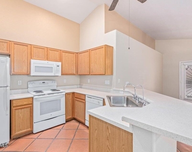 8190 W Behrend Drive - Photo Thumbnail 6