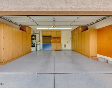 8190 W Behrend Drive - Photo Thumbnail 20
