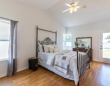 508 Pine Lane - Photo Thumbnail 14
