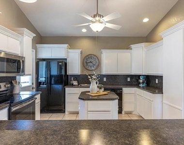 508 Pine Lane - Photo Thumbnail 11