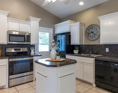 508 Pine Lane - Photo Thumbnail 8