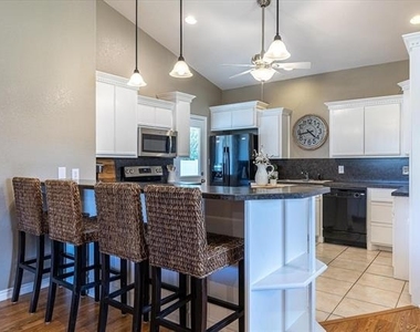 508 Pine Lane - Photo Thumbnail 7