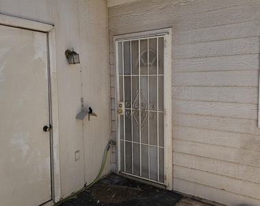 1600 N Saba Street - Photo Thumbnail 17