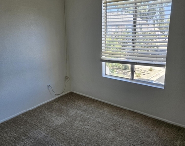 1600 N Saba Street - Photo Thumbnail 13