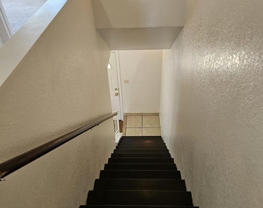 1600 N Saba Street - Photo Thumbnail 9