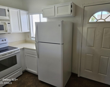 1600 N Saba Street - Photo Thumbnail 6