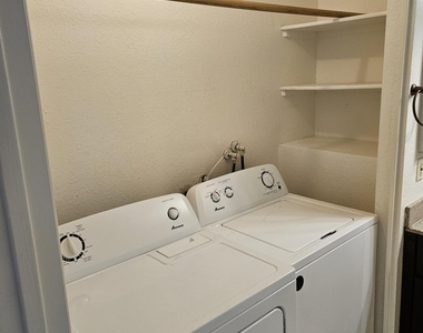 1600 N Saba Street - Photo Thumbnail 16
