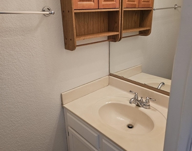 1600 N Saba Street - Photo Thumbnail 7