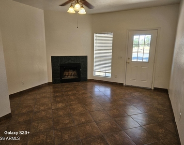 1600 N Saba Street - Photo Thumbnail 3