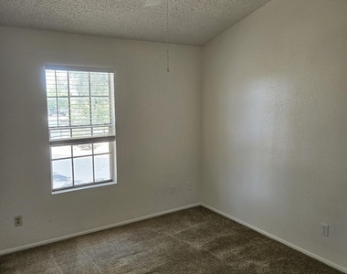 1600 N Saba Street - Photo Thumbnail 14