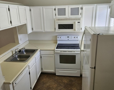 1600 N Saba Street - Photo Thumbnail 5