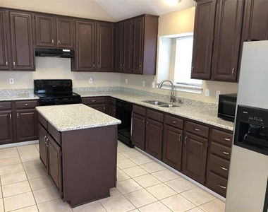 8301 Bells Street - Photo Thumbnail 10