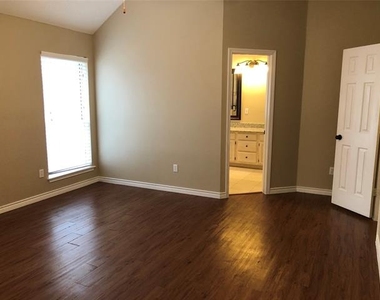 8301 Bells Street - Photo Thumbnail 12