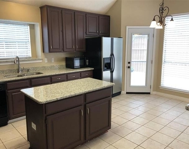 8301 Bells Street - Photo Thumbnail 9