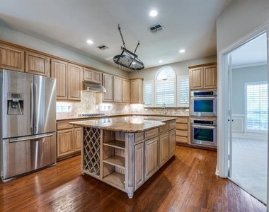 6428 Glenhollow Drive - Photo Thumbnail 14