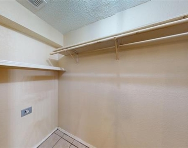 2117 W Walnut Street - Photo Thumbnail 4