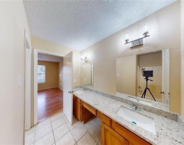 2117 W Walnut Street - Photo Thumbnail 9