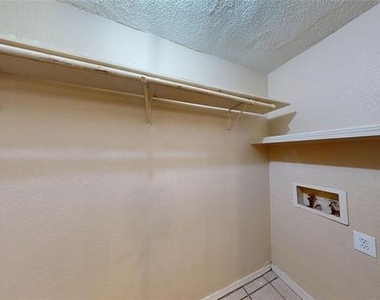 2117 W Walnut Street - Photo Thumbnail 3